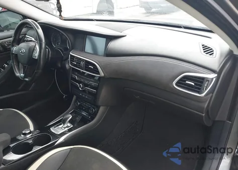 2017 Infiniti Qx30 Sport z USA, uszkodzony, nr VIN SJKCH5CP4HA027152